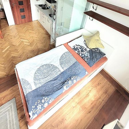 Modern Apartment Few Steps From Centre Praga Esterno foto