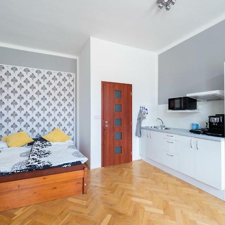 Modern Apartment Few Steps From Centre Praga Esterno foto
