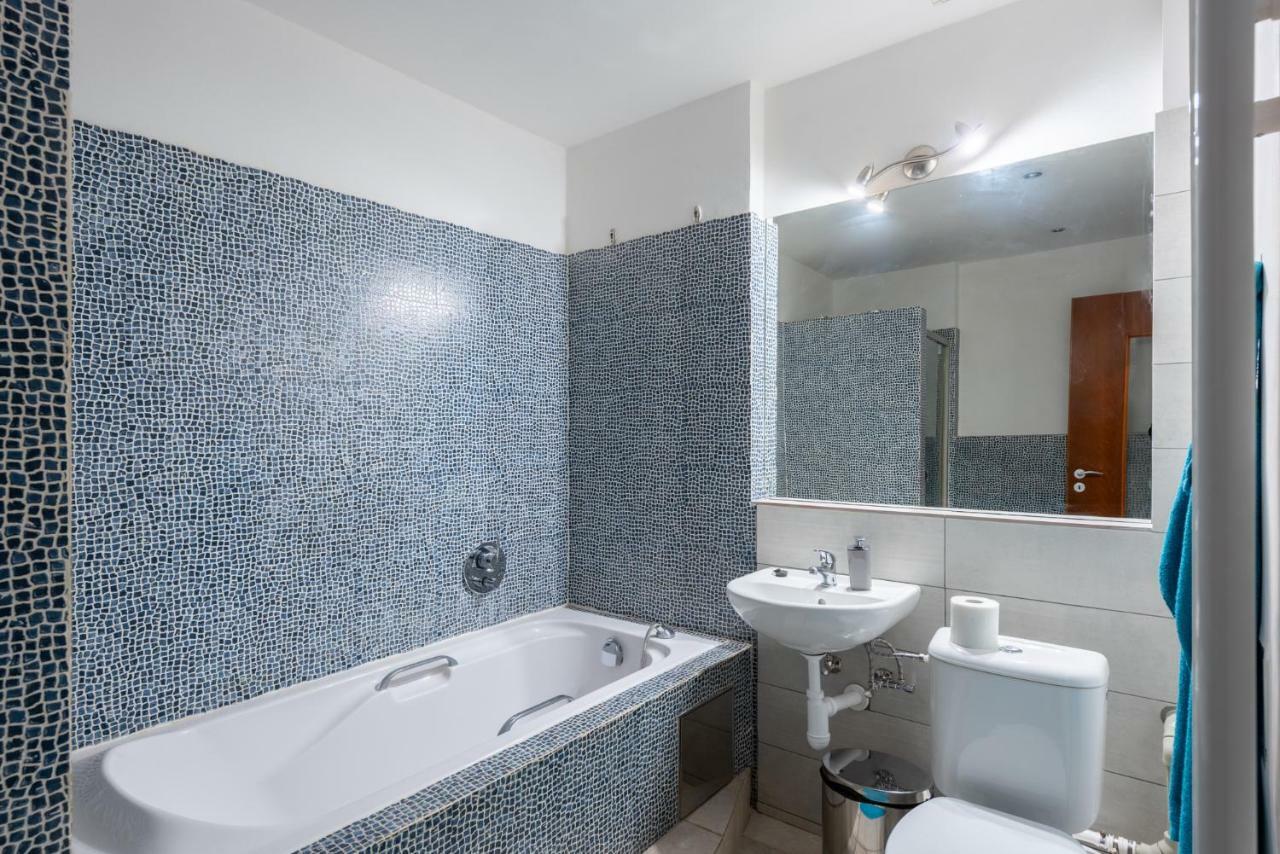Modern Apartment Few Steps From Centre Praga Esterno foto