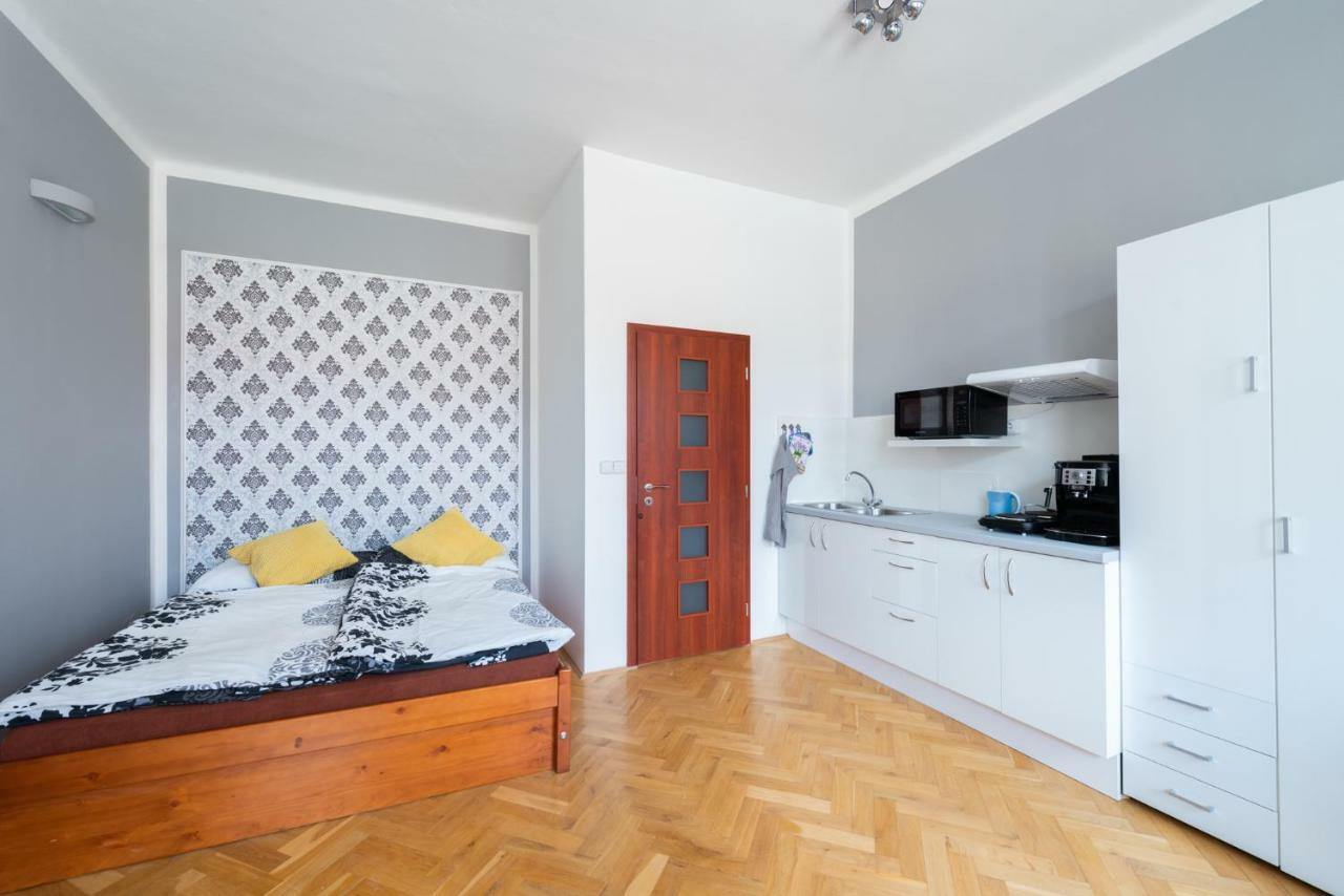 Modern Apartment Few Steps From Centre Praga Esterno foto